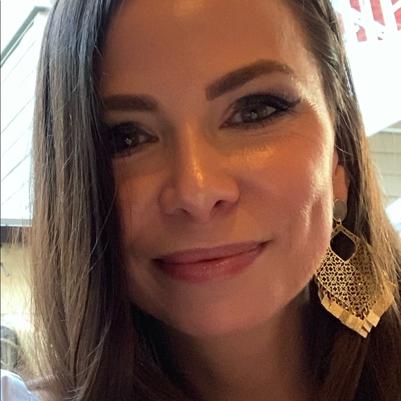 Meet your Posher, JJ - Picture 2 of 7